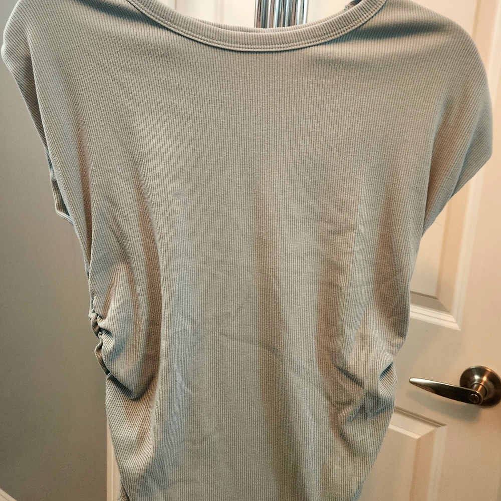 Chic Gray Women's Short Sleeve Top